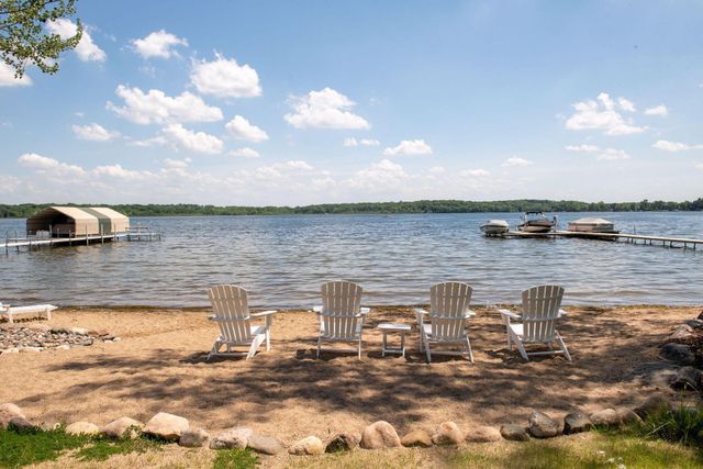 3861 Lone Cedar Lane, Chanhassen, MN 55318