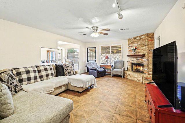 1113 Union Valley Drive, Pearland, TX 77581