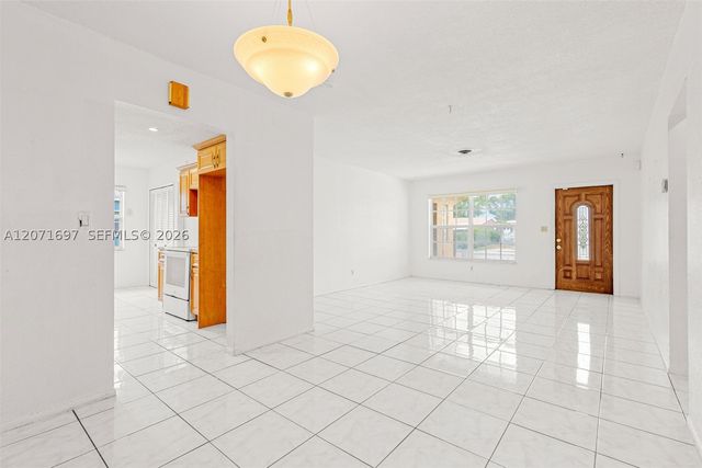 4700 NW 41st Pl, Lauderdale Lakes, FL 33319