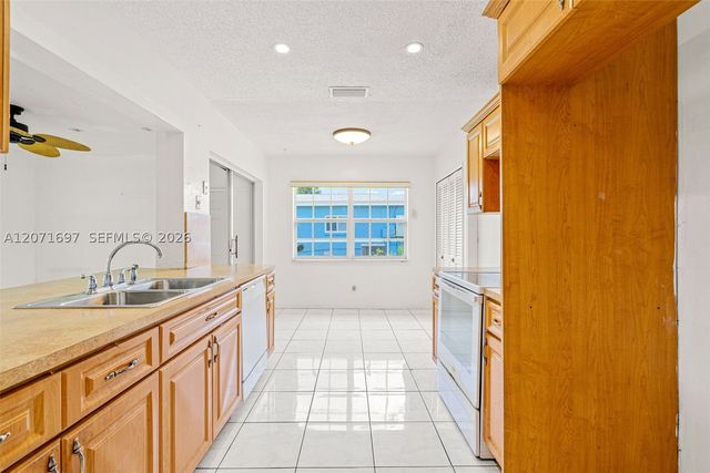 4700 NW 41st Pl, Lauderdale Lakes, FL 33319