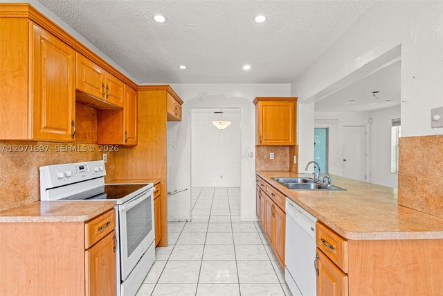 4700 NW 41st Pl, Lauderdale Lakes, FL 33319