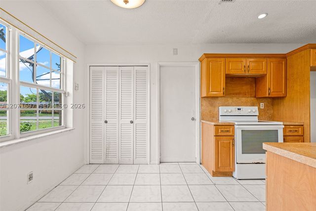 4700 NW 41st Pl, Lauderdale Lakes, FL 33319