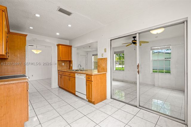 4700 NW 41st Pl, Lauderdale Lakes, FL 33319