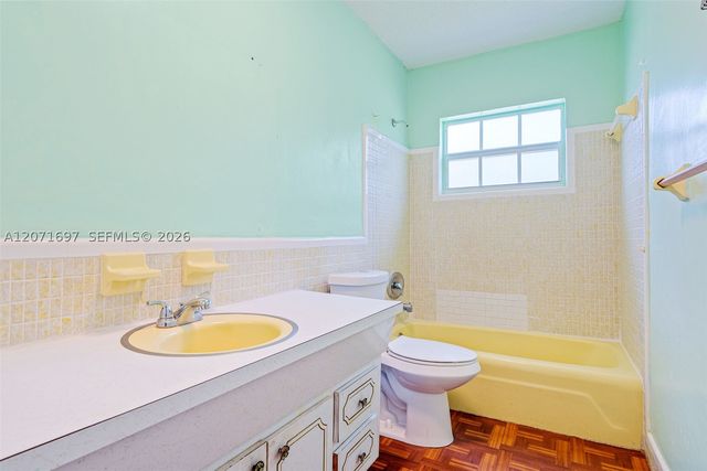 4700 NW 41st Pl, Lauderdale Lakes, FL 33319
