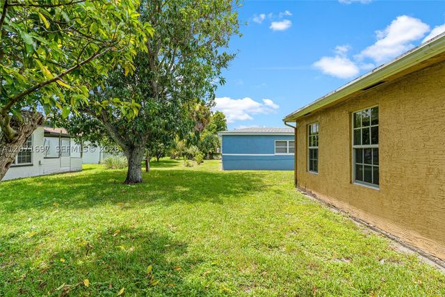 4700 NW 41st Pl, Lauderdale Lakes, FL 33319