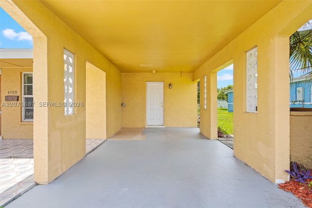 4700 NW 41st Pl, Lauderdale Lakes, FL 33319
