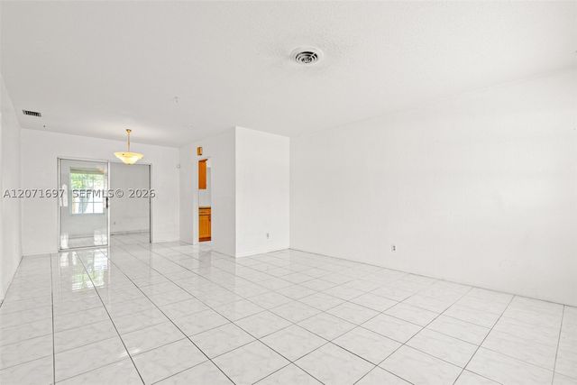 4700 NW 41st Pl, Lauderdale Lakes, FL 33319