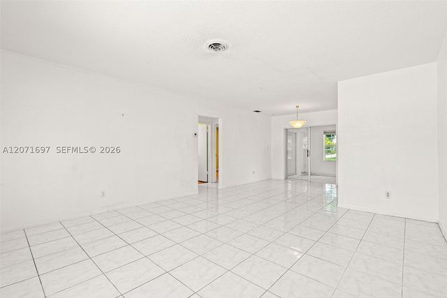 4700 NW 41st Pl, Lauderdale Lakes, FL 33319