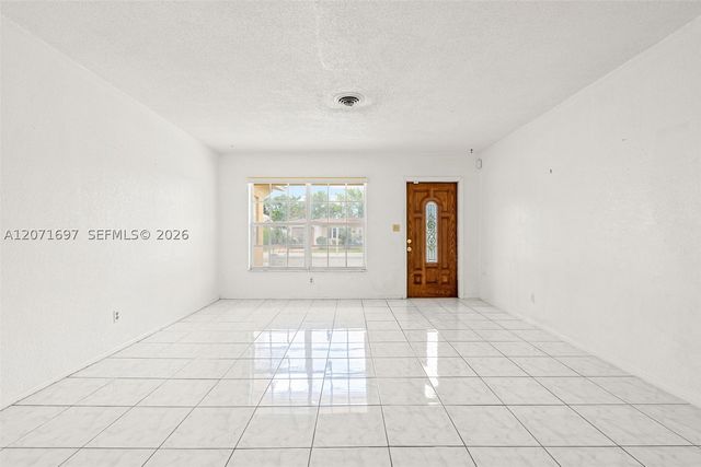 4700 NW 41st Pl, Lauderdale Lakes, FL 33319