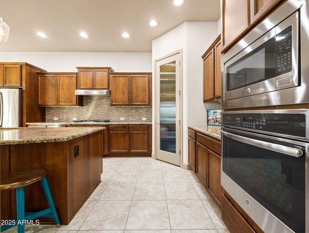 18191 W DESERT SAGE Drive, Goodyear, AZ 85338