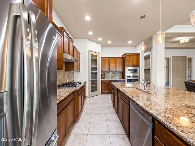 18191 W DESERT SAGE Drive, Goodyear, AZ 85338