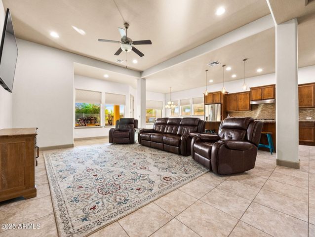 18191 W DESERT SAGE Drive, Goodyear, AZ 85338