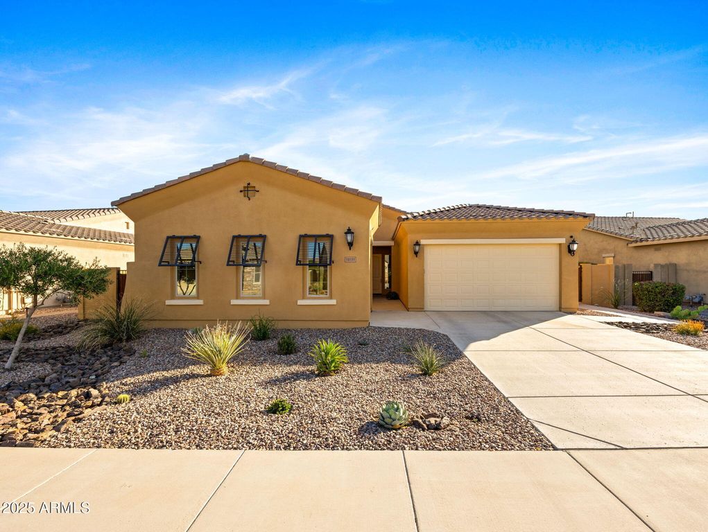 18191 W DESERT SAGE Drive, Goodyear, AZ 85338