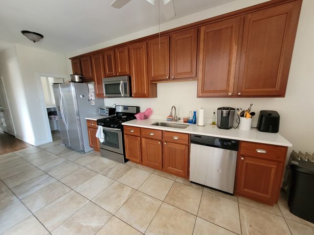 6757 N Sheridan Road 3S, Chicago, IL 60626