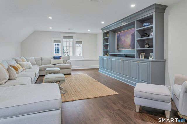 44 Maple Street, Darien, CT 06820