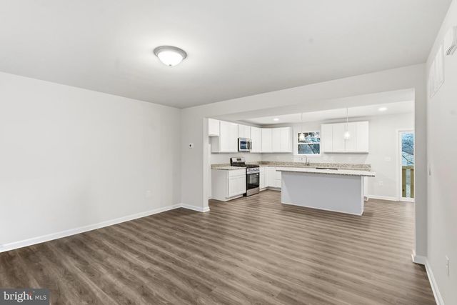 105 W WASHINGTON AVE, Magnolia, NJ 08049