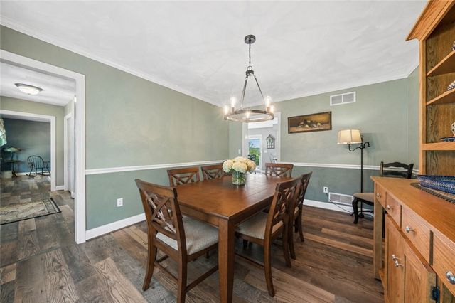 670 Meadowbrook Rd, Penn Twp, PA 15085