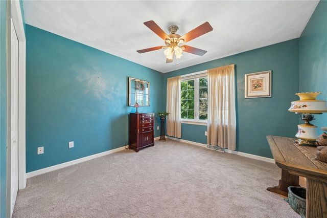 670 Meadowbrook Rd, Penn Twp, PA 15085