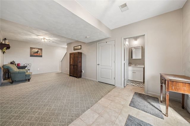 670 Meadowbrook Rd, Penn Twp, PA 15085