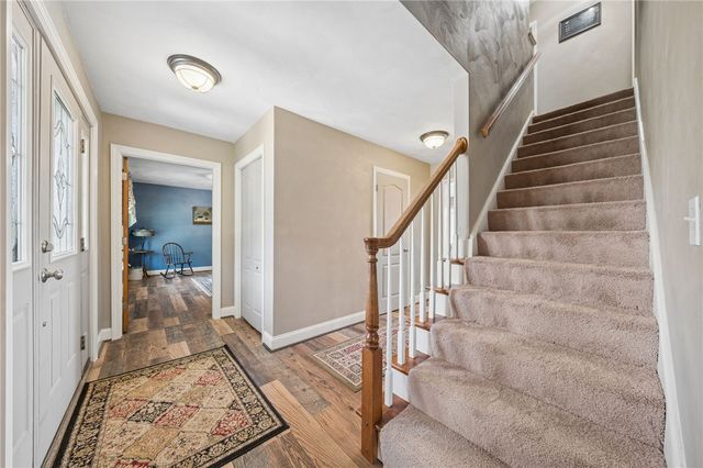 670 Meadowbrook Rd, Penn Twp, PA 15085