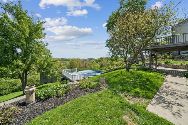 670 Meadowbrook Rd, Penn Twp, PA 15085