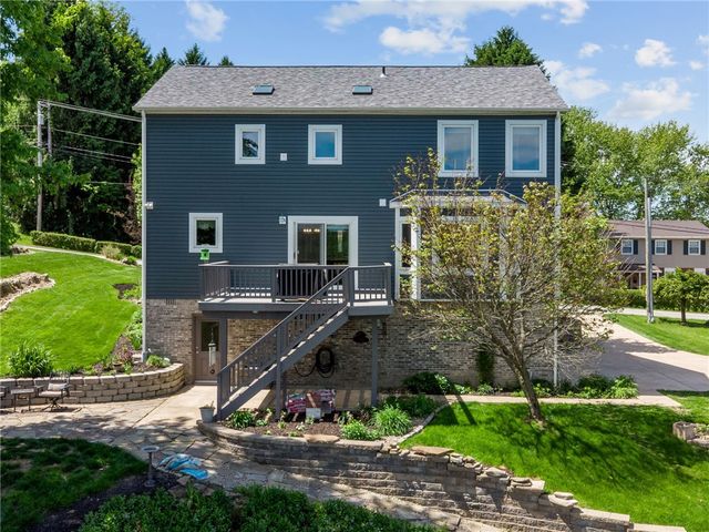 670 Meadowbrook Rd, Penn Twp, PA 15085