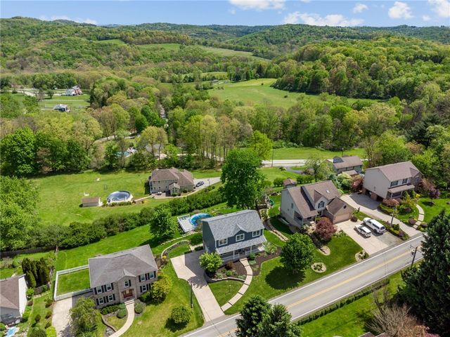 670 Meadowbrook Rd, Penn Twp, PA 15085