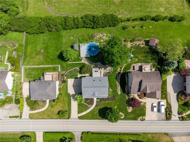 670 Meadowbrook Rd, Penn Twp, PA 15085