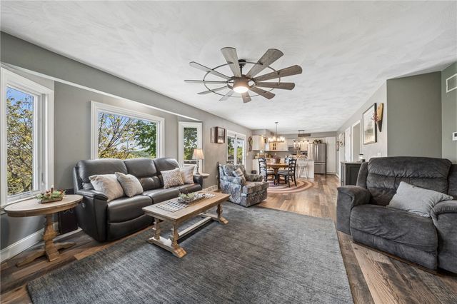 670 Meadowbrook Rd, Penn Twp, PA 15085