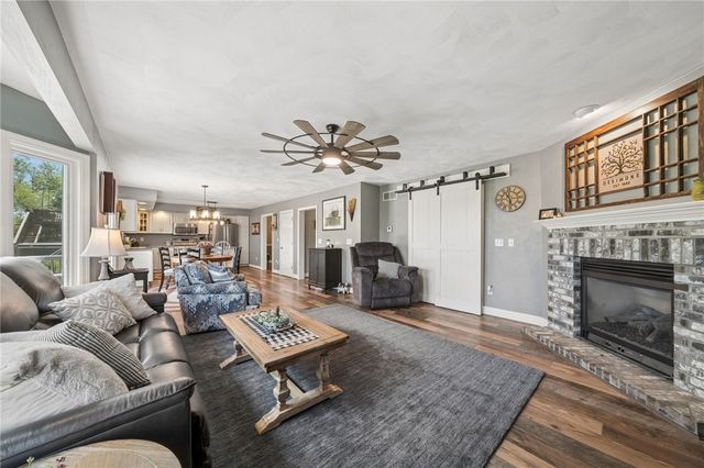 670 Meadowbrook Rd, Penn Twp, PA 15085