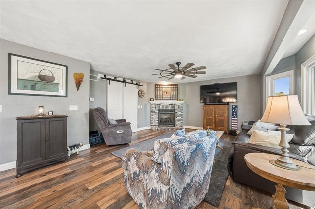 670 Meadowbrook Rd, Penn Twp, PA 15085