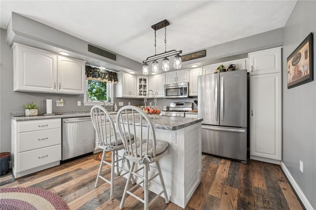 670 Meadowbrook Rd, Penn Twp, PA 15085
