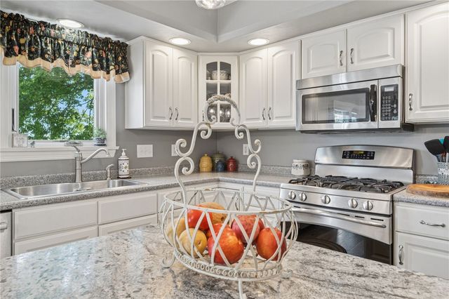 670 Meadowbrook Rd, Penn Twp, PA 15085