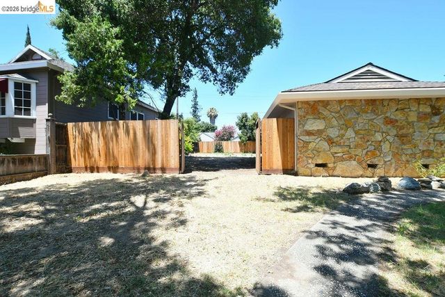 65 E Arcade St, Stockton, CA 95204