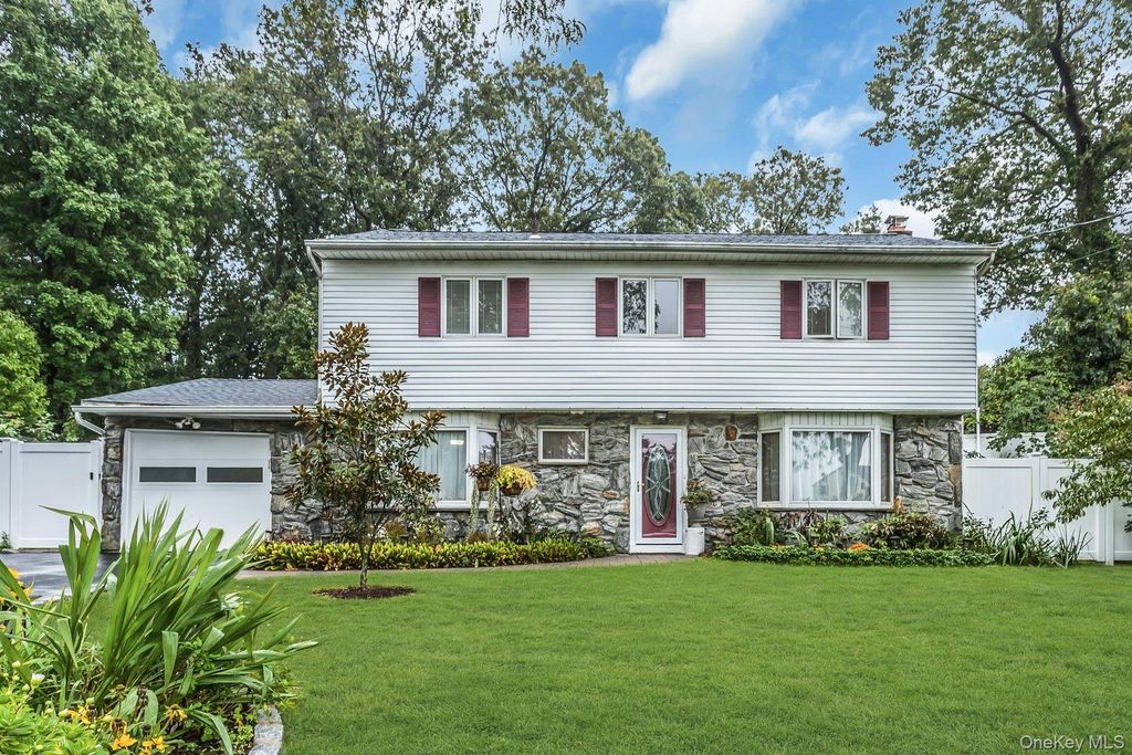 22 Rolling Hills Drive, Huntington Station, NY 11746