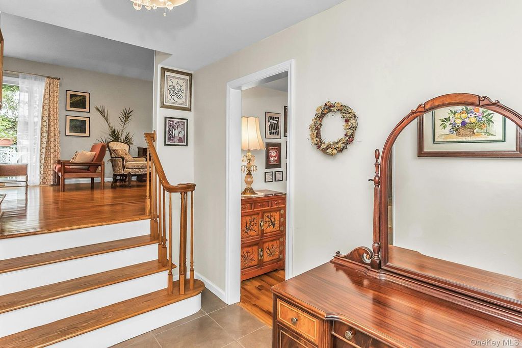 22 Rolling Hills Drive, Huntington Station, NY 11746 — photo 5