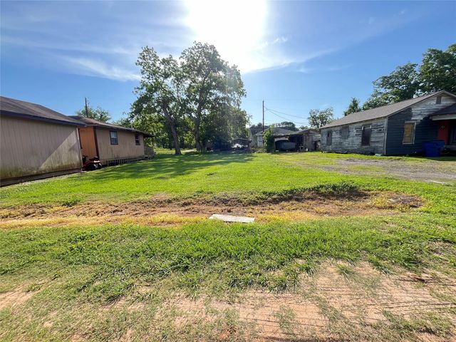 112 Carver Street, West Columbia, TX 77486