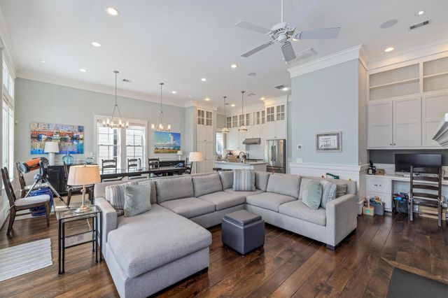 802 Beachtown Passage, Galveston, TX 77550