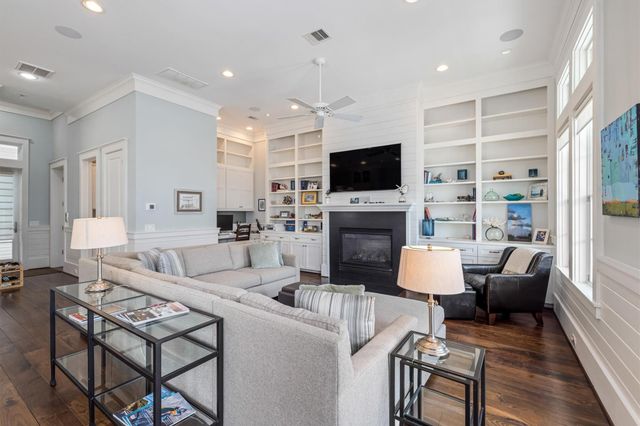 802 Beachtown Passage, Galveston, TX 77550