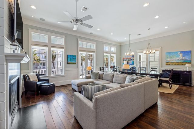 802 Beachtown Passage, Galveston, TX 77550