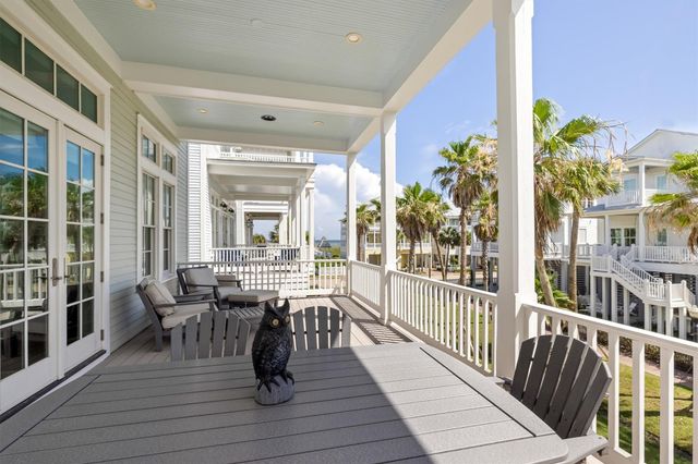 802 Beachtown Passage, Galveston, TX 77550