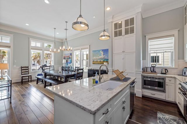 802 Beachtown Passage, Galveston, TX 77550