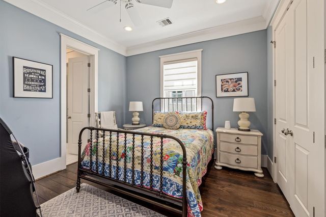 802 Beachtown Passage, Galveston, TX 77550
