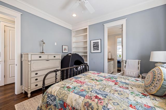 802 Beachtown Passage, Galveston, TX 77550