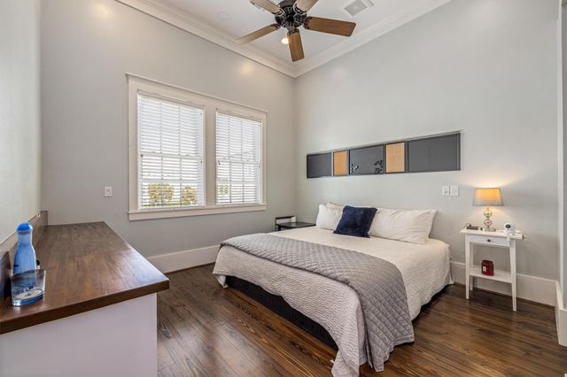 802 Beachtown Passage, Galveston, TX 77550