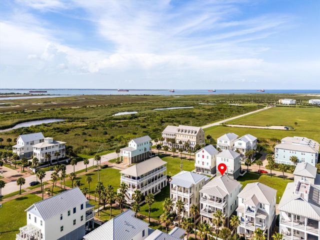 802 Beachtown Passage, Galveston, TX 77550