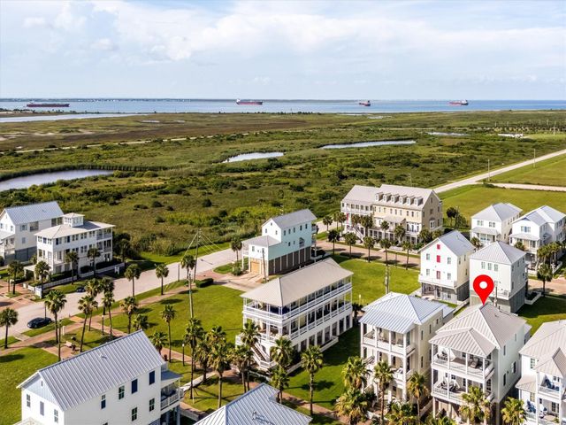 802 Beachtown Passage, Galveston, TX 77550
