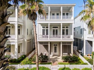 802 Beachtown Passage, Galveston, TX 77550