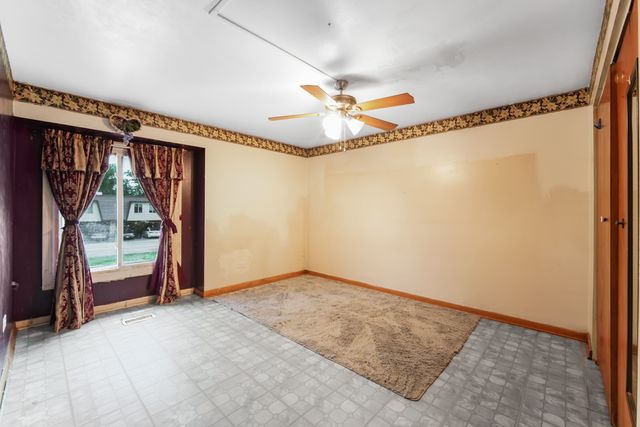 5 Cour Caravelle, Palos Hills, IL 60465