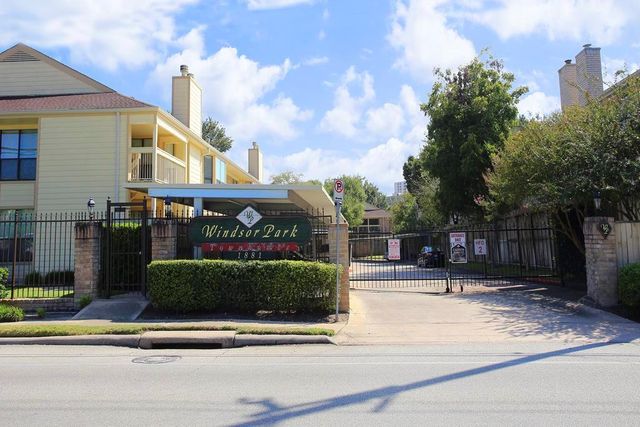 1881 Bering Drive 12, Houston, TX 77057